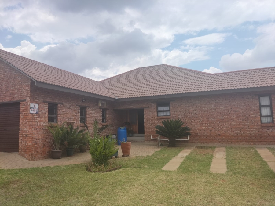 To Let 3 Bedroom Property for Rent in Groenvlei Sh Free State